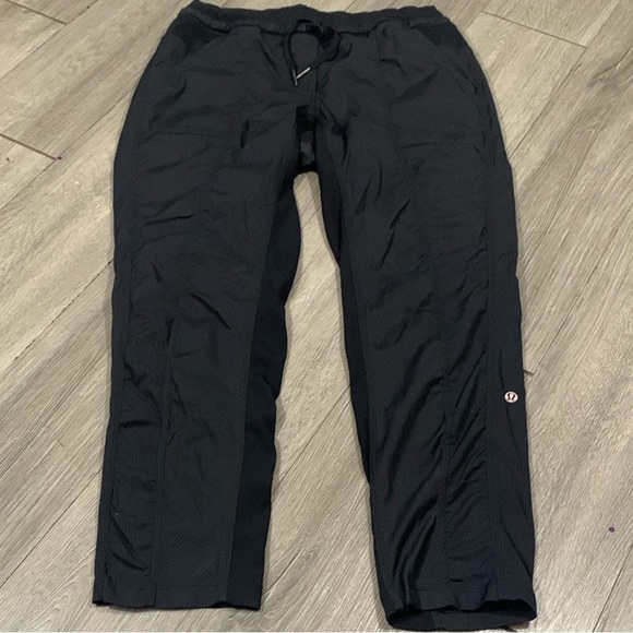 Lululemon Street to Studio Crops Black on Black Stripes size 8 unlined - Picture 1 of 9